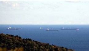 Междувременно износът на руски суров петрол по море за страните от ЕС възлиза на 125 000 барела дневно през 28-те дни до 27 август, като единствената дестинация е България. През четирите седмици до 27 август не е доставен руски суров петрол за северноевропейските страни, пише изданието, като добавя, че износът за единствения останал средиземноморски клиент на Русия - Турция, е бил около 156 000 барела дневно през периода.