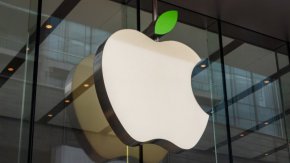 Продажбите в Китай представляват около една пета от общите приходи на Apple през миналата година.
