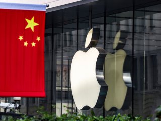 Акциите на Apple паднаха с 2 9 след съобщенията че Китай