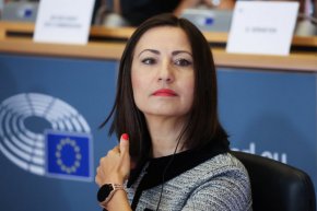 Илиана Иванова ще бъде еврокомисар около година, до края на мандата на тази Европейска комисия. До сега тя беше българският представител в Европейската сметна палата, а преди това - евродепутат от ГЕРБ.