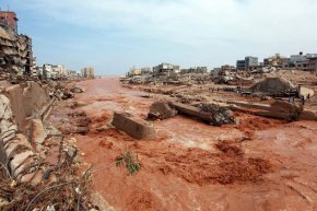 Десет хиляди души са изчезнали, а повече от 2000 са загинали в Либия, след като буря предизвика безпрецедентни наводнения в североизточния регион на страната