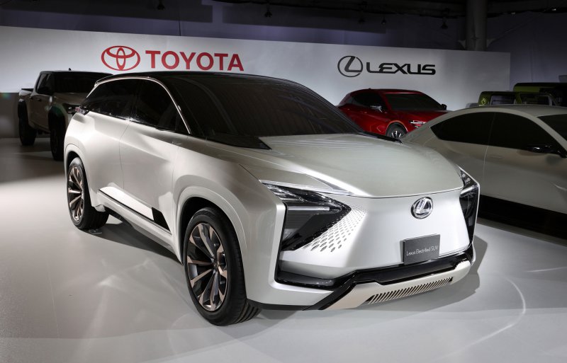 Lexus работи върху електрически SUV от среден размер с трети