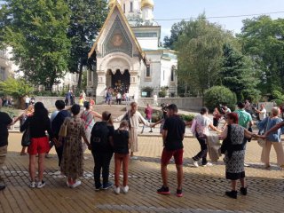 С молитва протест граждани се сбогуваха с Руската църква Св Николай