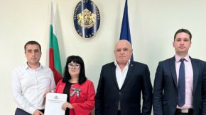 Споразумение за отпускане на около 1,5 млн. лева (14,5 млн. леи) от България за нуждите на район Тараклия беше подписано в Българското посолство в столицата на Молдова от посланичката ни Мая Добрева и председателя на район Тараклия Иван Паслар.
