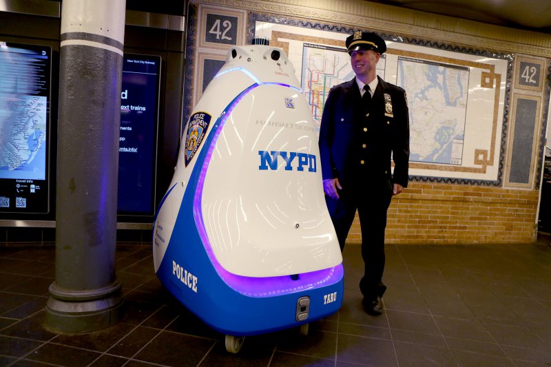 Бързи факти:Полицай-робот ще патрулира в метрото в Ню ЙоркЮжна Корея