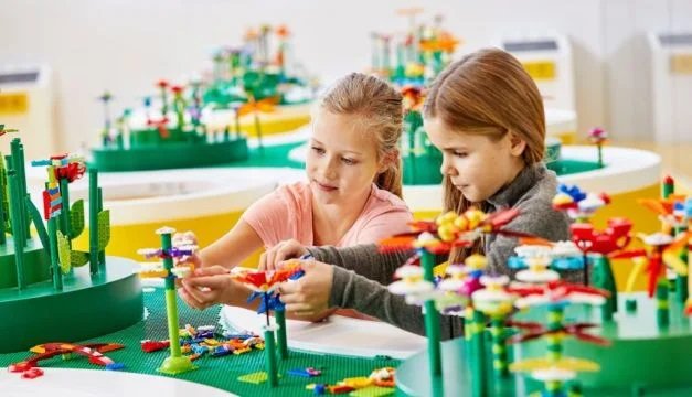 Най-големият производител на играчки в света Lego се е отказал