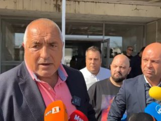 Лидерът на ГЕРБ Бойко Борисов коментира пред журналисти в Пловдив