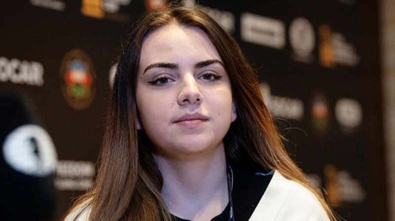 Сребърната медалистка от Световната купа по шахмат при жените Нургюл