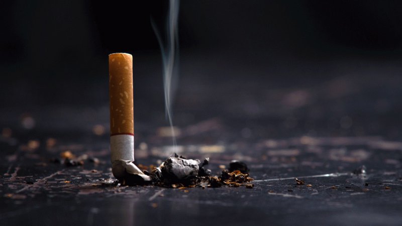 Британското правителство планира да премахне напълно тютюнопушенето сред младите хора