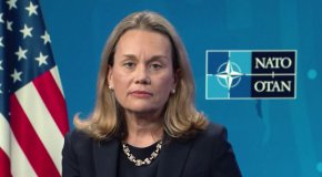 
Посланик Смит казва още, че страната й ще продължи да оказва оръжейна помощ на Украйна, независимо от помощта, която се налага да оказва на Израел заради събитията в региона. 