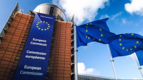 Европейската комисия предложи днес държавите от ЕС да бъдат задължени да връщат мигрантите, които създават заплаха за сигурността. Предложенията включват и промени в правилата за отнемането на визи за пътуване до ЕС, съобщава кореспондентът на БТА Николай Желязков.