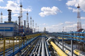 
През юни Новак обяви плановете си да увеличи износа на руски газ за азиатските пазари до 170 млрд. куб. м за седемгодишен период, след като бъдат реализирани големи инфраструктурни проекти. Русия очаква да изгради газопровода "Силата на Сибир 2" до Китай през територията на Монголия и да увеличи доставките по съществуващия газопровод "Силата на Сибир".