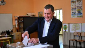 На свой ред  Владимиров получи подкрепата на 28 514 свои съграждани. Напомяме, че кандидатурата му за нов мандат бе издигната от местна коалиция Движение за просперитет на Перник и бе подкрепена от ГЕР