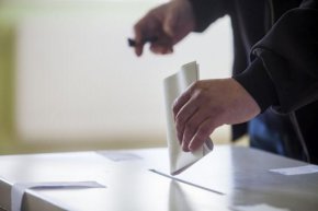 Шефът на обществения съвет към ЦИК смята, че е напълно възможно за балотажа институциите да успеят да осигурят машинен вот.

