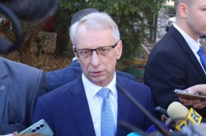 Премиерът Николай Денков уточни, че двамата заложници на "Хамас", които са с български произход, нямат български паспорти.