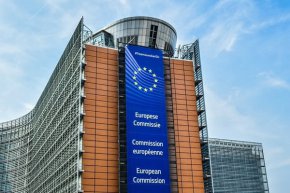 Европейската комисия подкрепя започване на преговори за членство с Украйна, Молдова и Босна и Херцеговина, съобщи Политико.