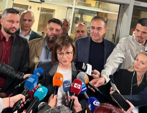 
Лидерът на БСП коментира оставката на Мустафа Карадайъ така: "Не коментираме процеси, които текат в други партии. Всяка партия има право да си решава вътрешните въпроси самостоятелно".