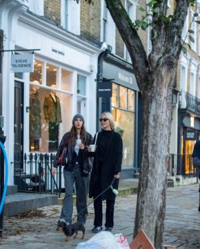 Две принцеси, прочули се като модни икони, направиха дълга разходка из лондонския квартал Нотинг Хил