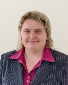 
Надежда Бобчева е работила в общински администрации, заемайки различни длъжности (експертни и ръководни) – десетина години в Силистра и от 2019 г. - в София. В два мандата на органите за местно самоуправление (2011-2015 и 2015-2019) е била общински съветник от БСП в Общински съвет – Силистра