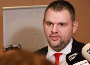 Председателят на парламентарната група на ДПС Делян Пеевски ще участва в надпреварата за избор на председател на движението