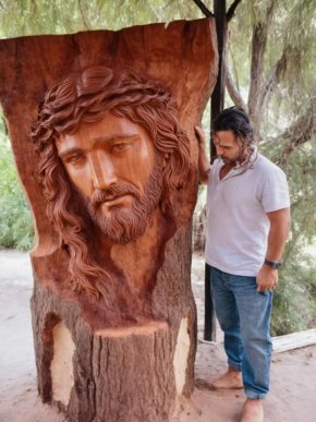 Дървен лик на Христос