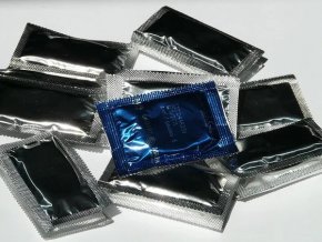 Руснаците не бива да се притесняват, че една опаковка презервативи в аптеката вече струва повече от 3 долара, заяви говорител на Руската православна църква, като отбеляза, че традиционният сексуален морал е най-добрата защита срещу болести и смърт.