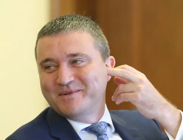 Асен Василев е изключително изгоден за Борисов и Пеевски, заяви