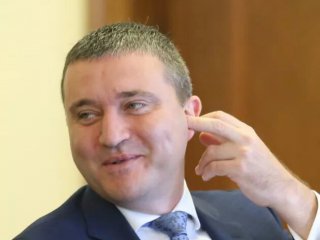 Асен Василев е изключително изгоден за Борисов и Пеевски заяви