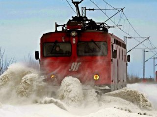 Над 20 ч се забатачи бързият влак от София до