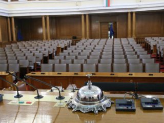 Мнозинството в Народното събрание отхвърли искането на Възраждане за включване