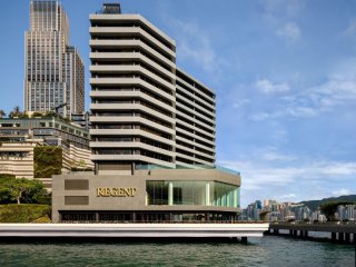 Френският хотелиер Мишел Шертух пристига в Хонконг в необичайно време