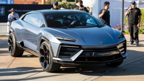 Първият EV на Lamborghini ще бъде кръстоска между традиционно купе и SUV, както е представено от концептуалния Lanzador