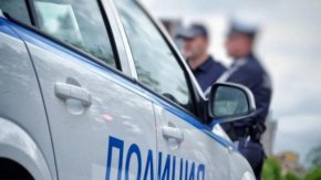 Полицаи изведоха мъж, който се барикадирал в апартамента си в центъра на София и заплашил да сложи край на живота си.