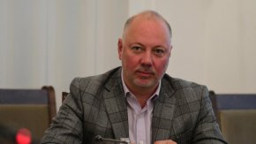 Решението за освобождаването на директора на "Пирогов" е в ръцете на здравния министър и премиера. Това заяви пред журналисти председателят на парламента Росен Желязков.
