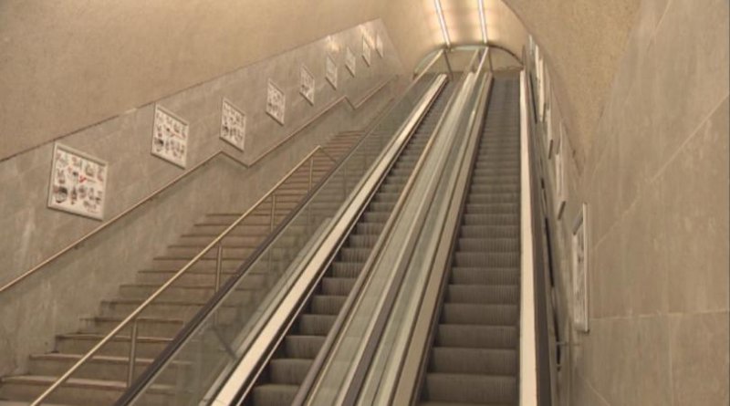 Ескалатори в някои от най-натоварените станции на софийското метро не