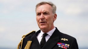 Командващият британските въоръжени сили адмирал Тони Радакин