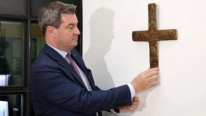 Властите в Бавария имат право да изискват поставянето на християнски кръстове във всички правителствени сгради