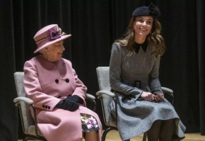 През 2016 г. Кейт дава рядко интервю в документален филм по случай 90-ия рожден ден на покойния монарх и признава: "Спомням си, че за първи път бях в Сандрингам по Коледа. И се притеснявах какво да дам на кралицата като коледен подарък. Мислех си: "Боже, какво да й дам?".