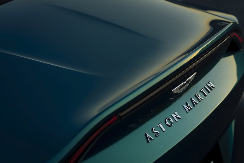 Aston Martin привлече Geely като нов инвеститор. Както е описано