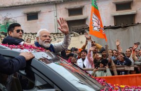 Индийският министър-председател Нарендра Моди даде старт на проекти на стойност 157 млрд. рупии (2 млрд. долара) в Айодхя, град, смятан за свещен от индусите, в щата Утар Прадеш.  