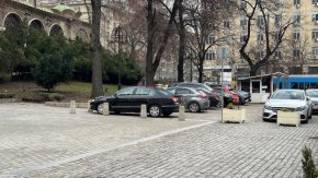 

Пл. Св.Неделя е пешеходен, колкото и Пл. Ал.Невски: Фотофакт, 03.01.2024 г. 