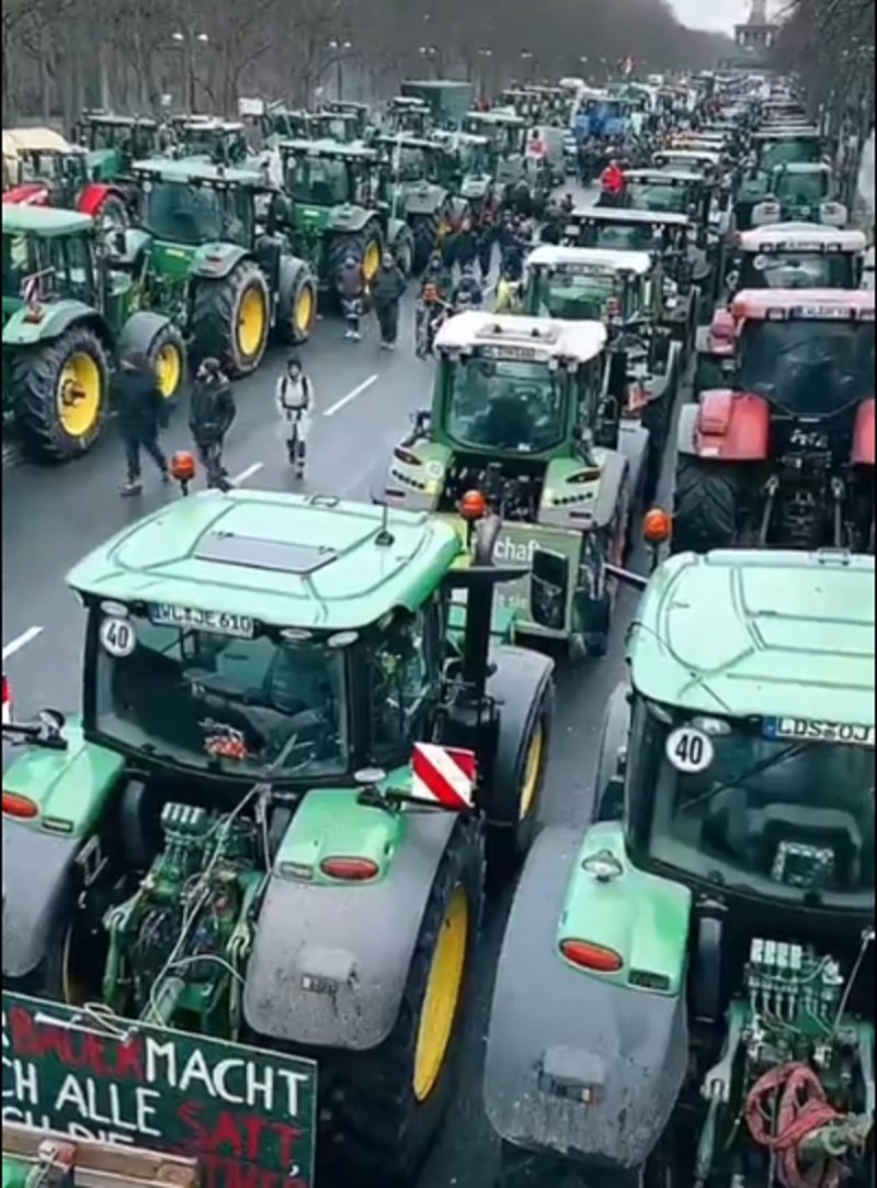 Хиляди трактори задръстиха улиците на Берлин в понеделник, когато германските