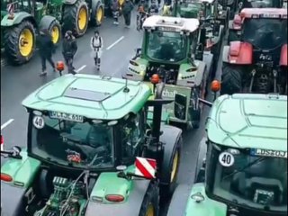 Хиляди трактори задръстиха улиците на Берлин в понеделник когато германските