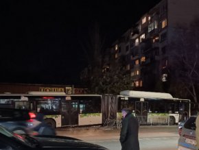С опасност за живота е жената, блъсната от автобус в София 