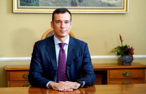 "Публичността и откритостта към гражданите остава само във виртуалното пространство, защото току-що лично кметът Васил Терзиев ОТКАЗА писмено заявеното искане от ГЕРБ-СДС дебатите при обсъждането на бюджета на Столична община да бъдат излъчвани на живо! 