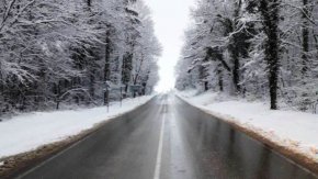 Лед по пътя Варна-Бургас край разклона за Камчия заради ВиК авария