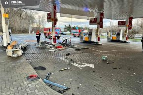 Българинът, забил се в бензиностанция в Словакия, май е религиозен фанатик