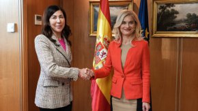 министър Динкова по време на своята среща с държавния секретар по туризъм на Испания Росана Марийо