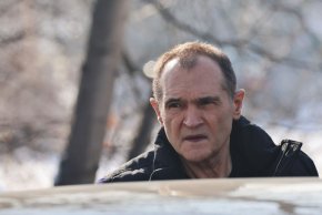  След разпита Божков отрече да е бил питан за убития това лято Алексей Петров и каза, че това е политическа репресия. По-късно същия ден от прокуратурата обявиха, че при действията на МВР не се е стигнало да изземване.