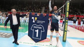 Петкратният шампион на Италия по волейбол Итас (Тренто) извади от употреба екипа с №1 в чест на Матей Казийски.
